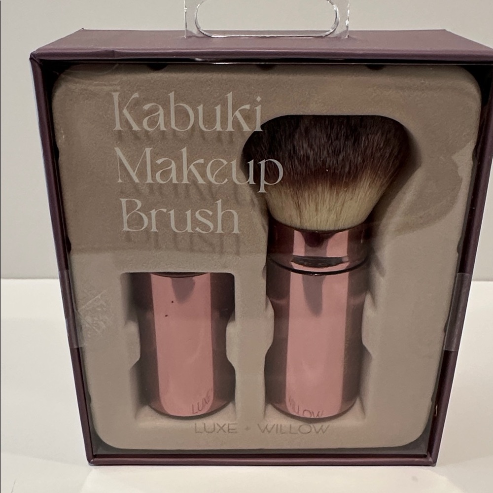 Luxe + Willow Kabuki Oversized Makeup Brush for Precise Controlled Application.